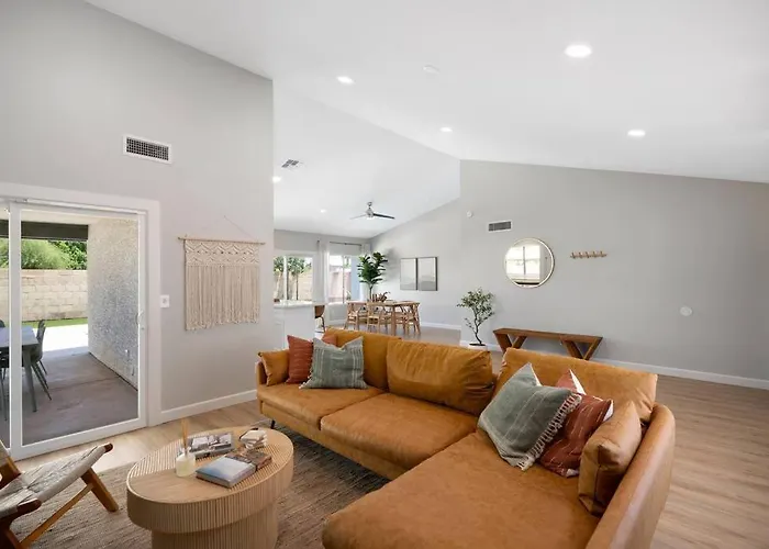 3bd 2ba Cool And Relaxing W Pool! *